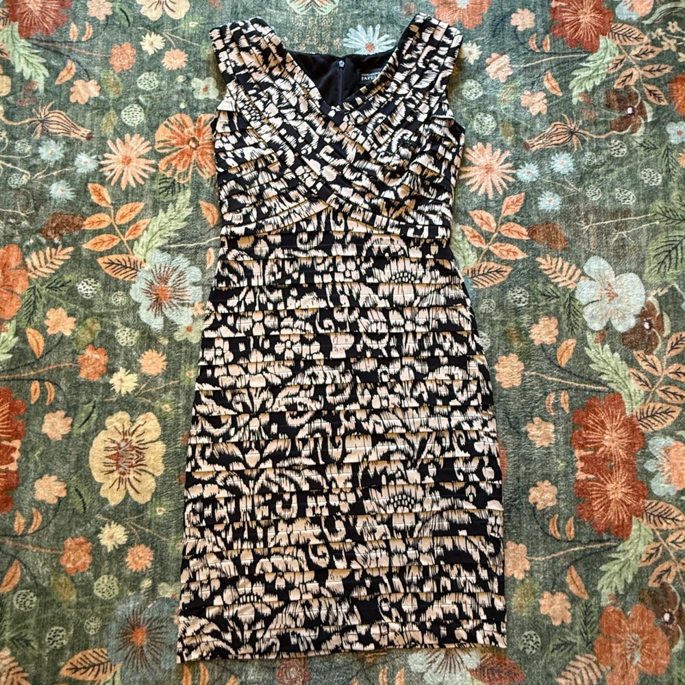 Adrianna Papell Womens Black Cream Ikat Pleated Tiered Sheath Dress Size 10 - Picture 2 of 9